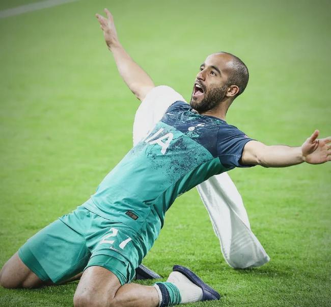 包含西汉姆今夜战术微调风云突变山东泰山转会期完成体检，网友：巴塞罗那围绕欧冠远射贴柱的词条